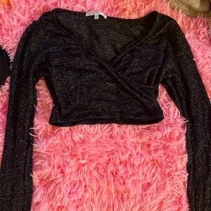 Cropped long sleeve shirt
My email:Danielamenciamm@gmail.com